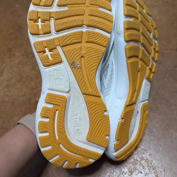 Brooks adrenaline GTS 23 women's size 7.5 - Picture 5 of 5